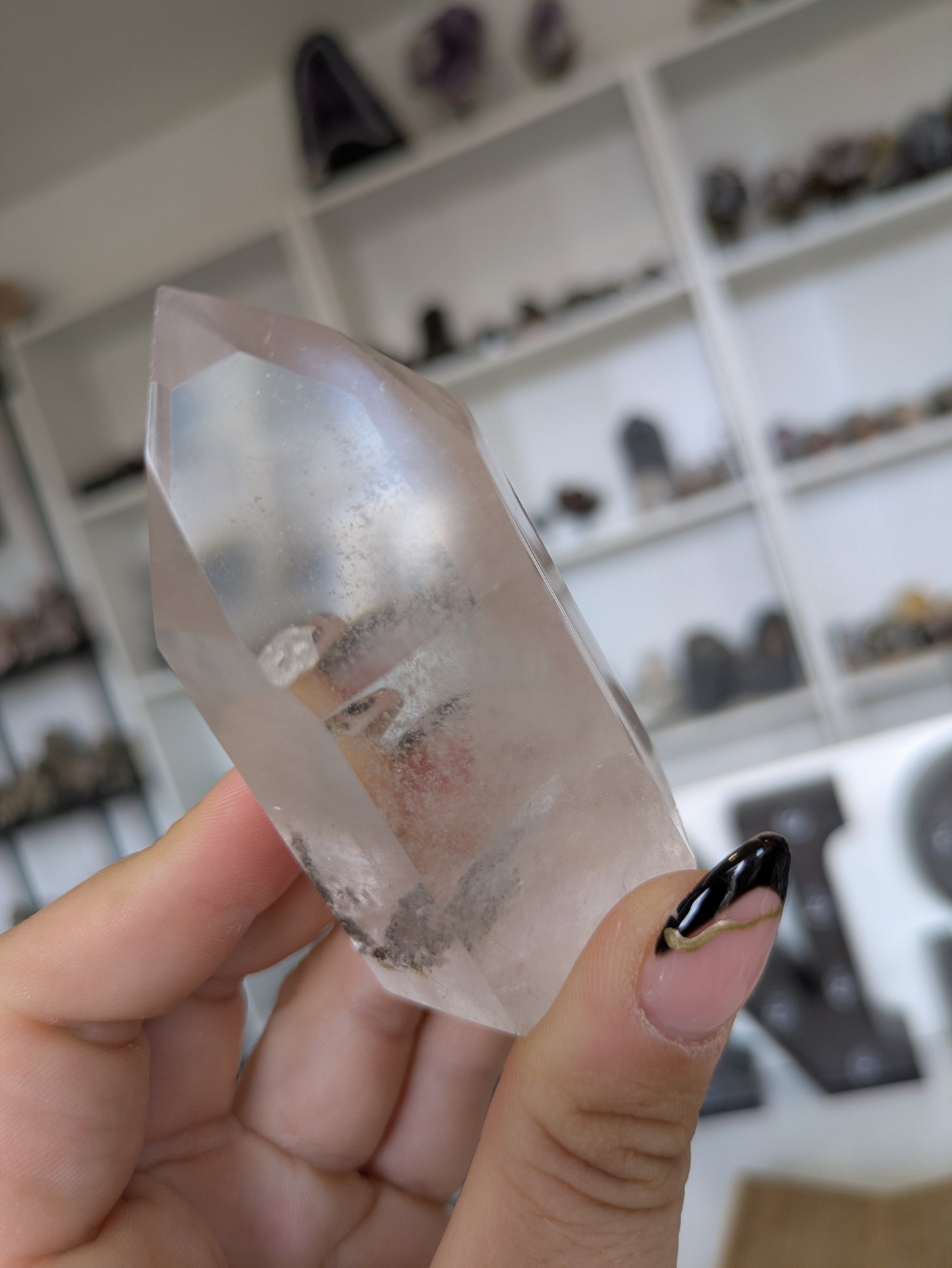 Quartz tower with rutile and garden inclusions