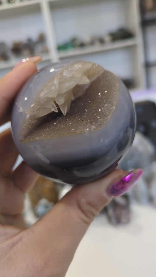 Druzy agate with calcite growth ✨