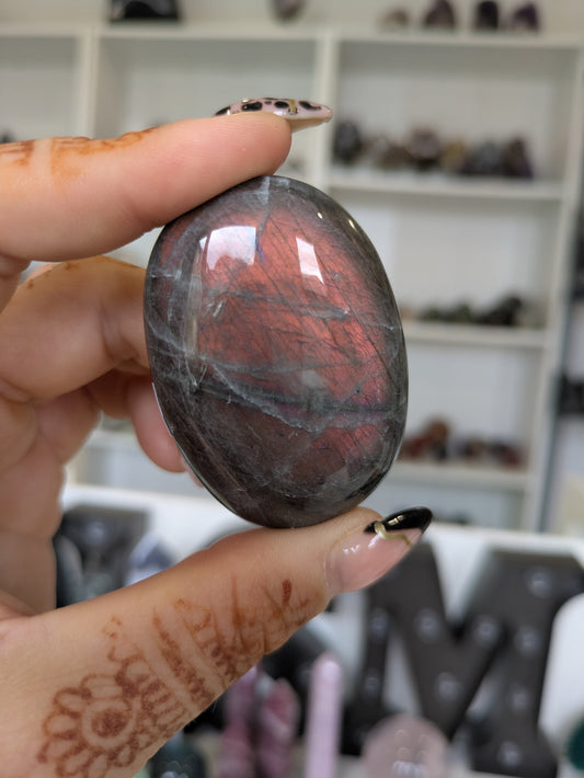 Labradorite palm ✨G