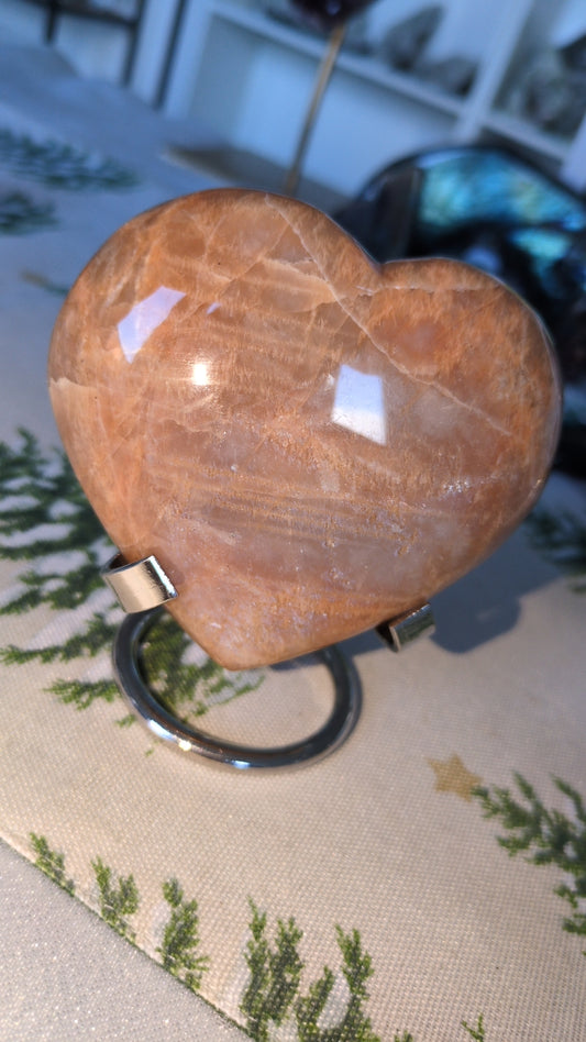 Chunky peach moonstone heart ✨