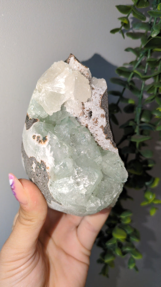Icy Mint Apophyllite ✨M