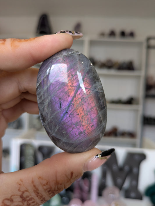 Labradorite palm ✨ E