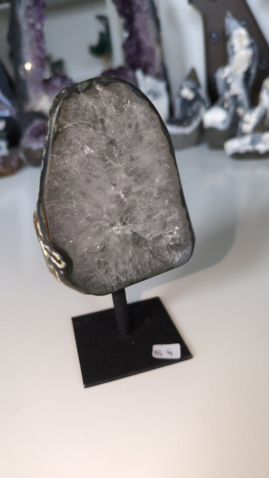 Quartz and agate on stand ✨