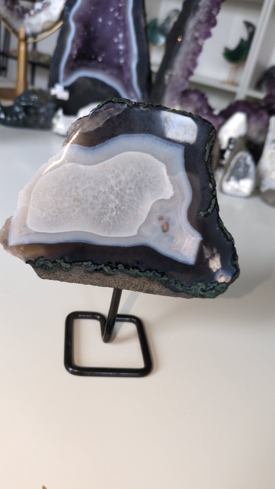 Agate slab on stand ( P )