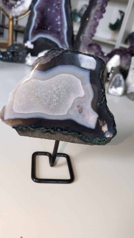 Agate slab on stand ( P )