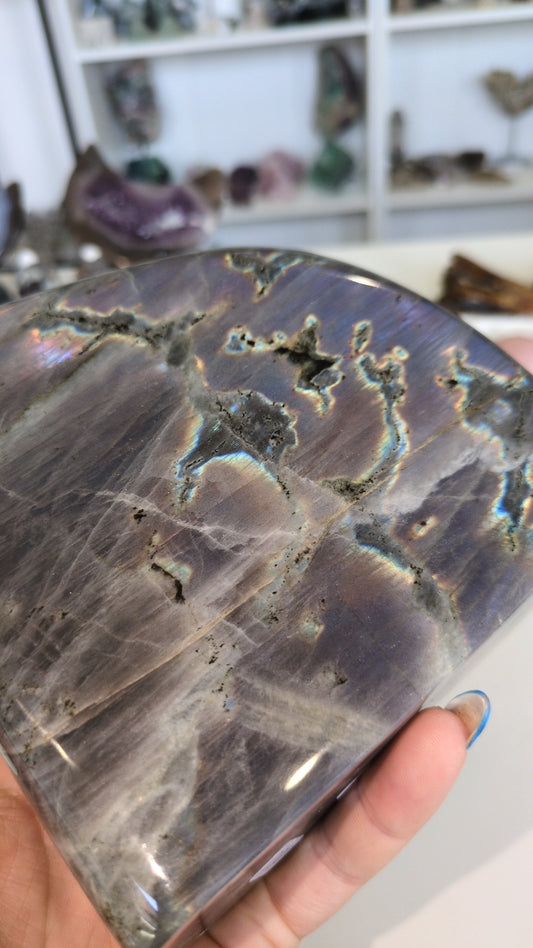 Large labradorite freeform ✨