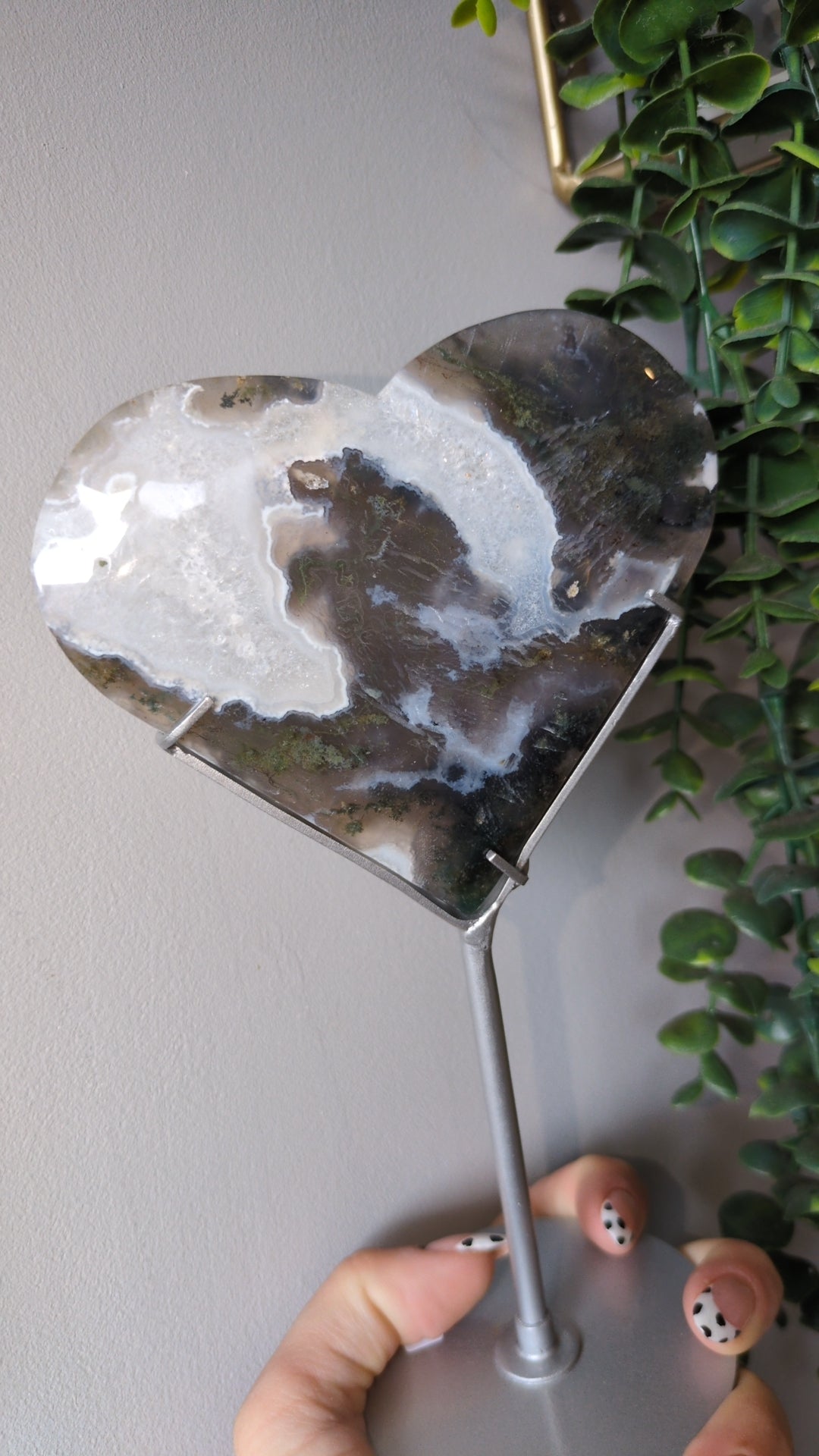 Moss agate heart on stand ✨