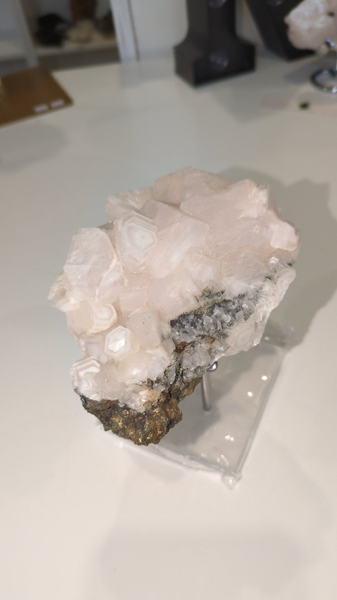 Pink calcite from Yunnan province ✨