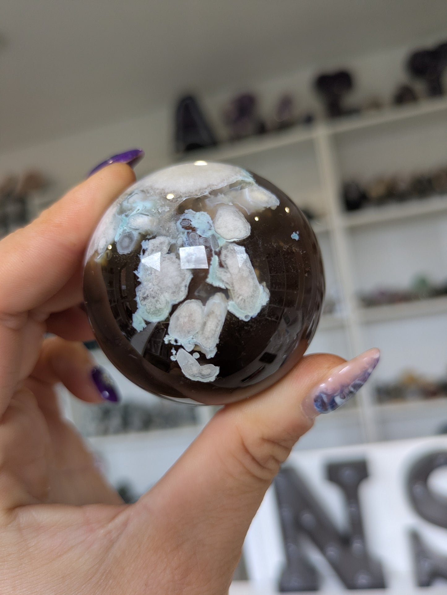 Black flower agate sphere ✨