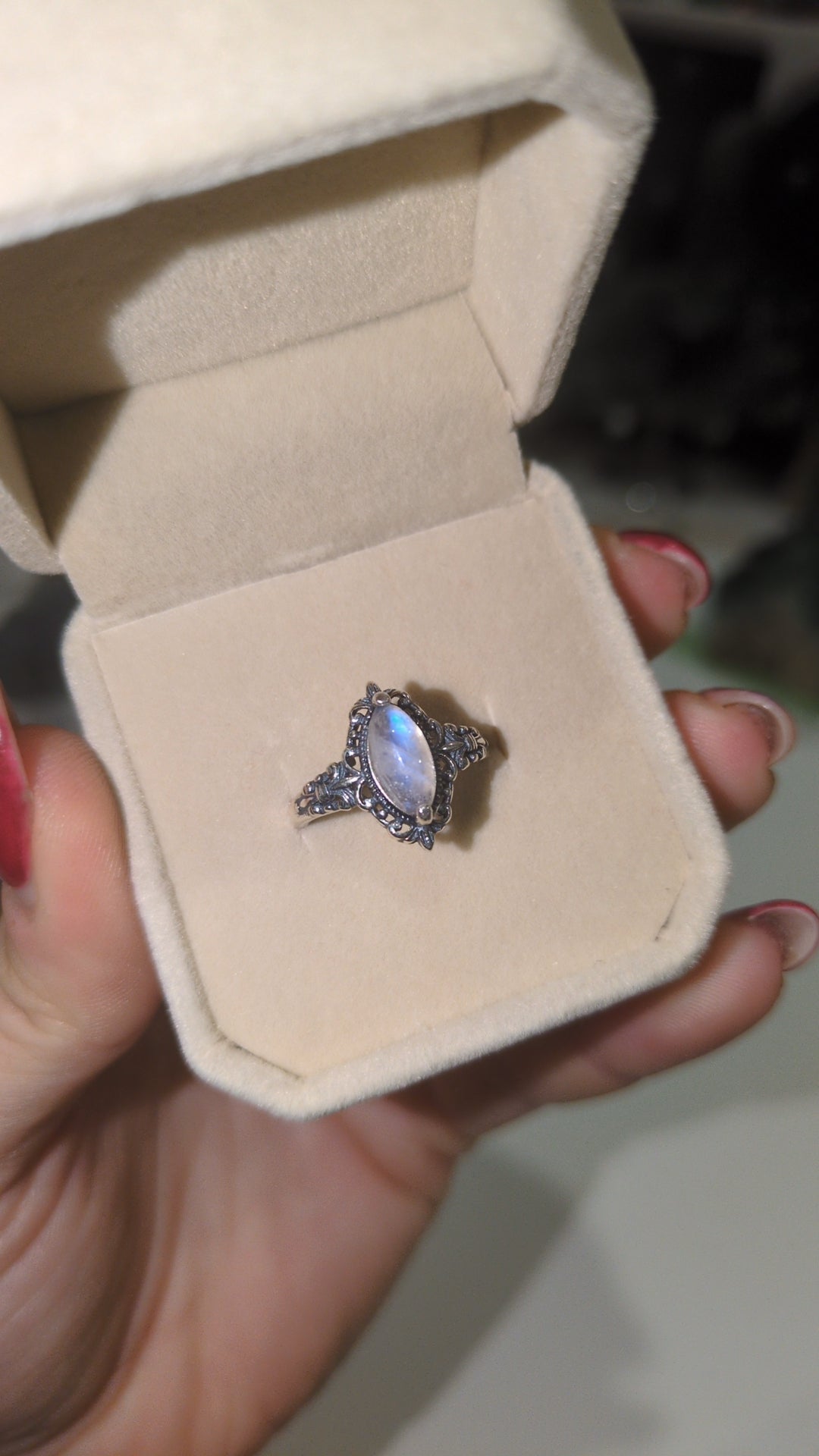 White moonstone ring ✨ B