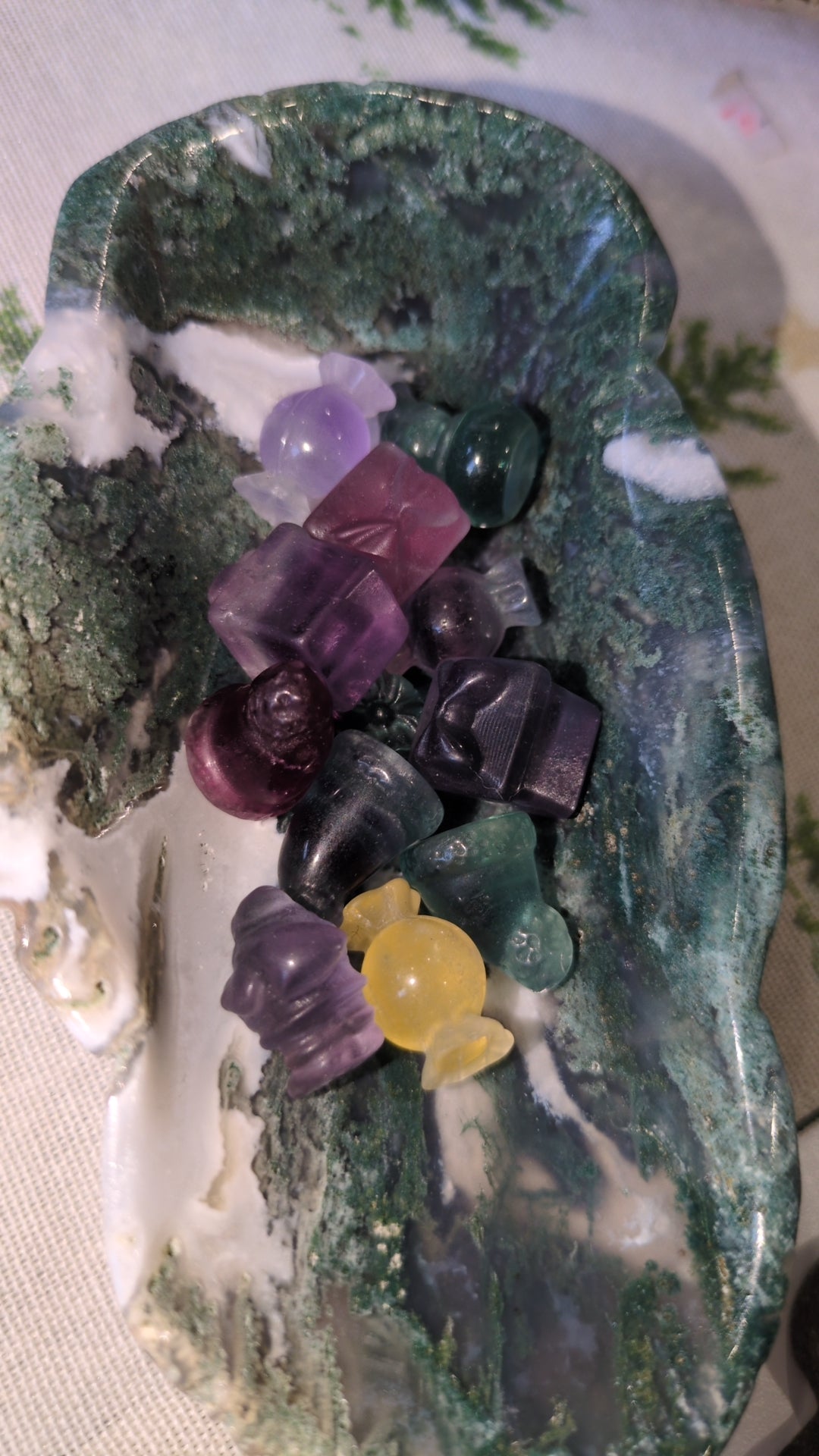 Flourite mini Christmas carvings ✨