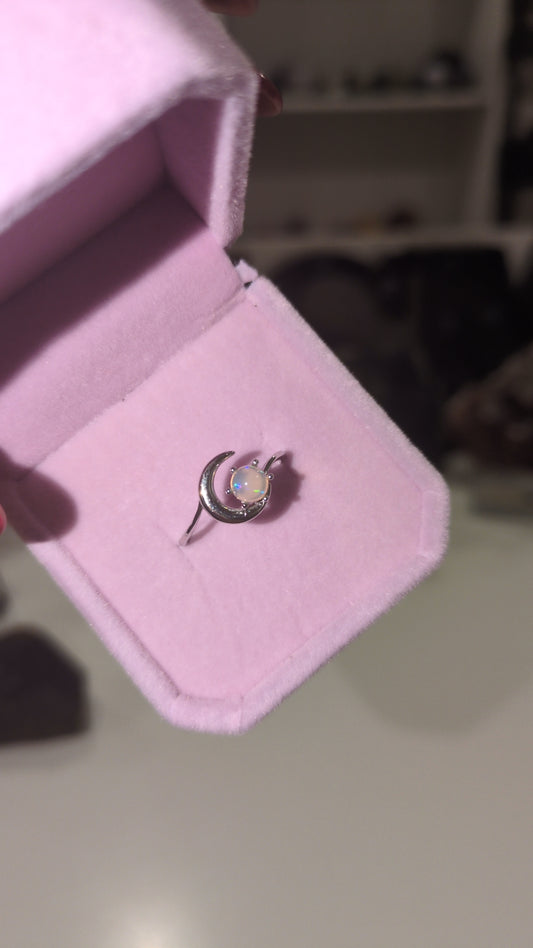 Opal moon ring 🌙