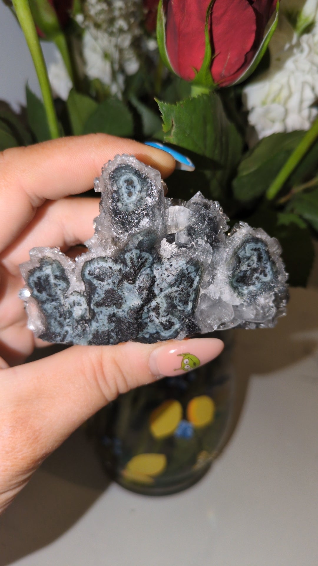 Apophyllite on Black chalcedony ✨ E