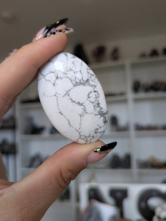 Howlite palm ✨