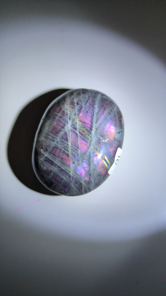 Labradorite palm ✨