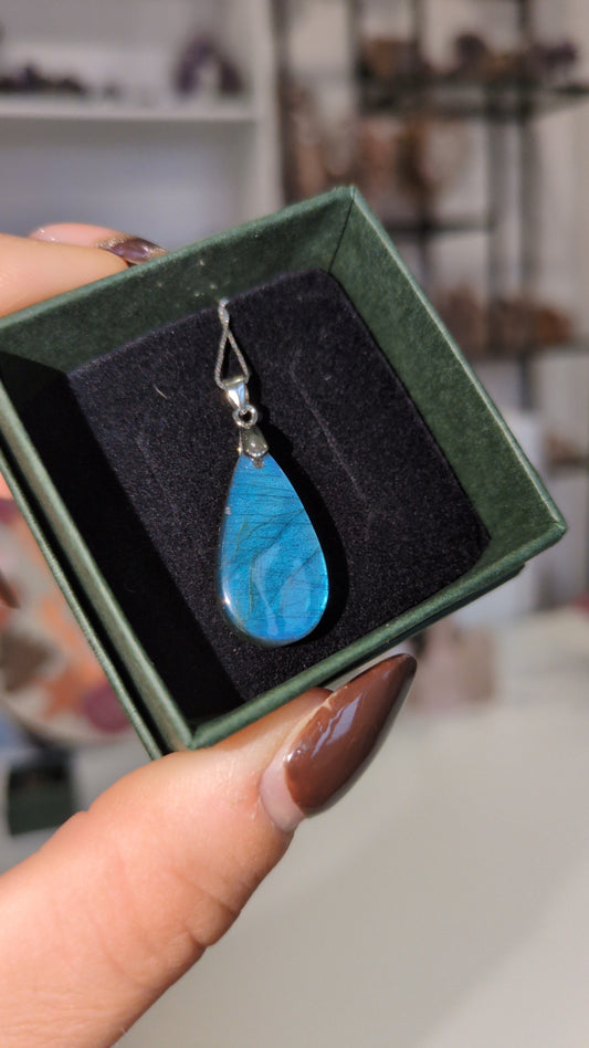 Labradorite pendant ✨ F
