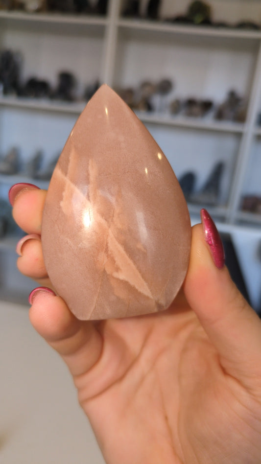 Peach moonstone teardrop ✨