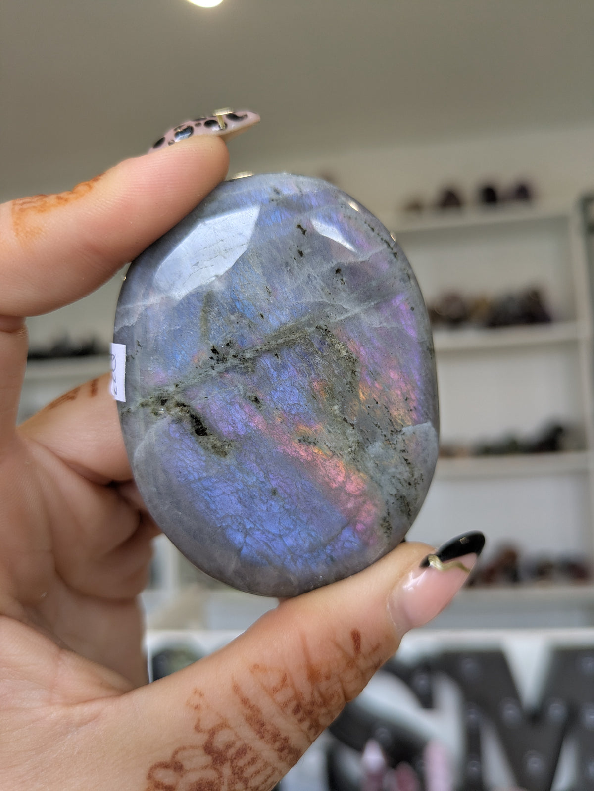 Large Labradorite palm ✨ Q