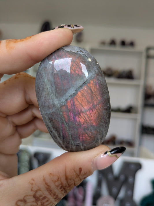 Labradorite palm ✨ F