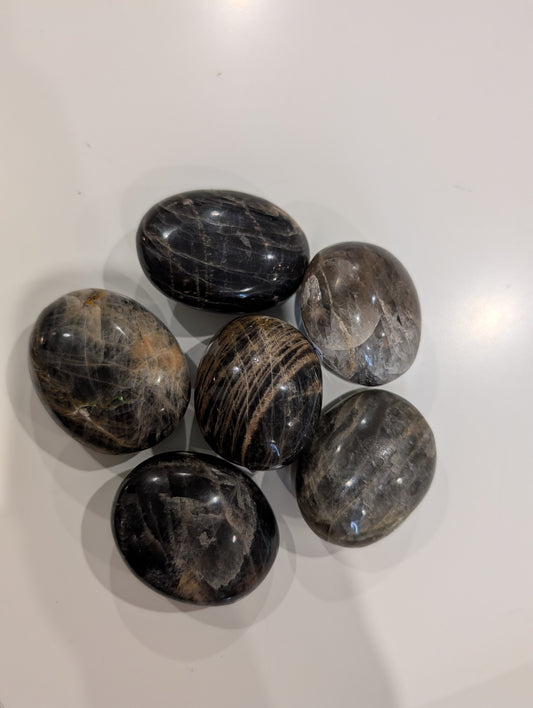 Black moonstone palms ✨