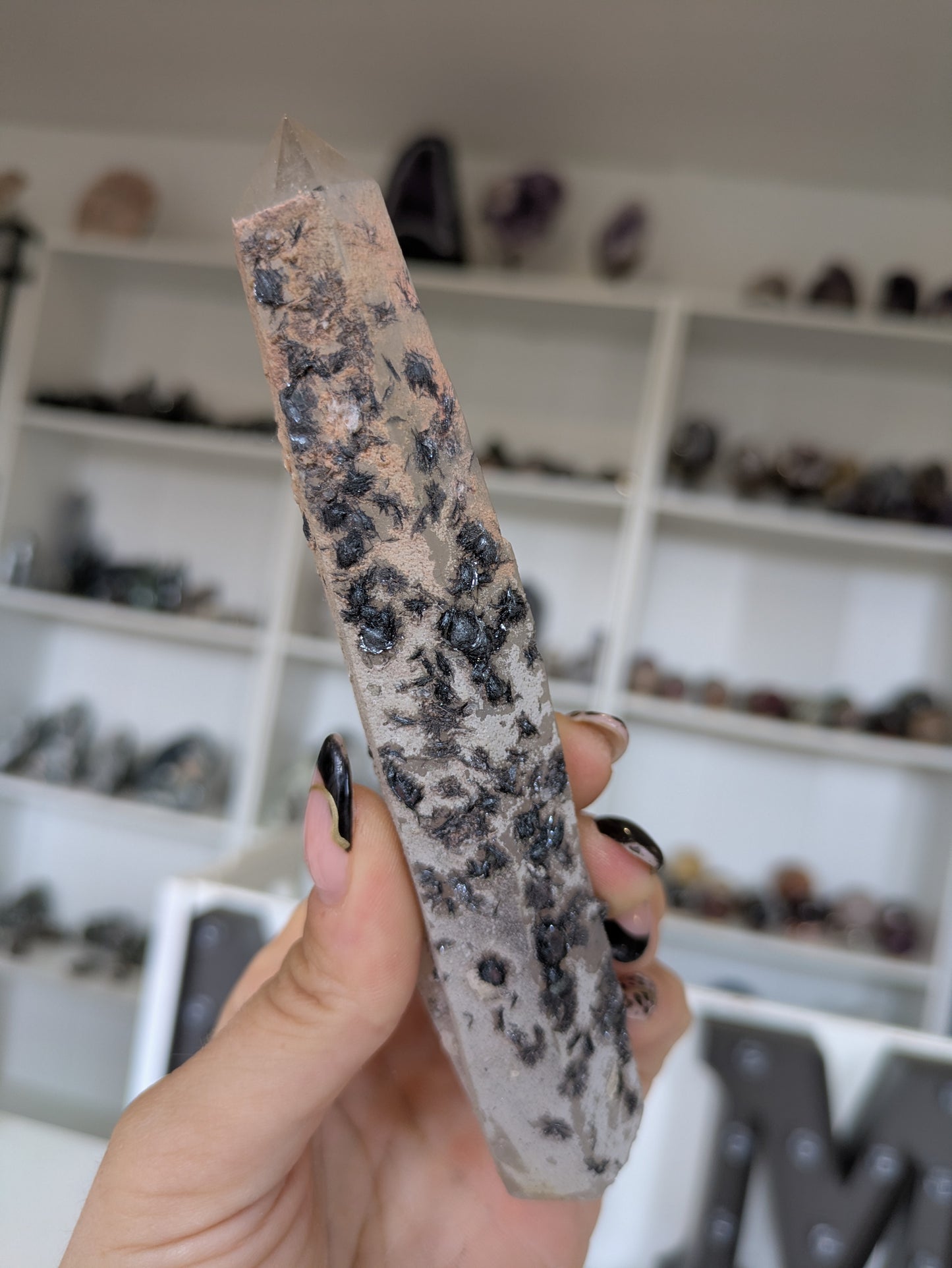 Raw quartz with speclurite ✨
