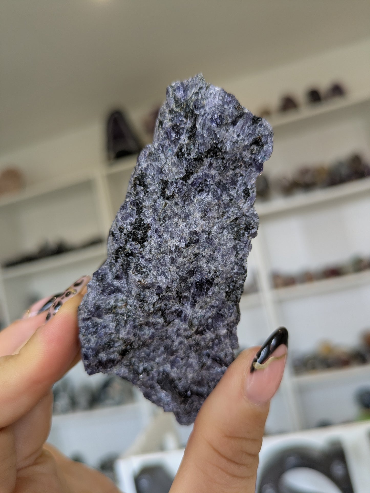 Raw iolite ✨