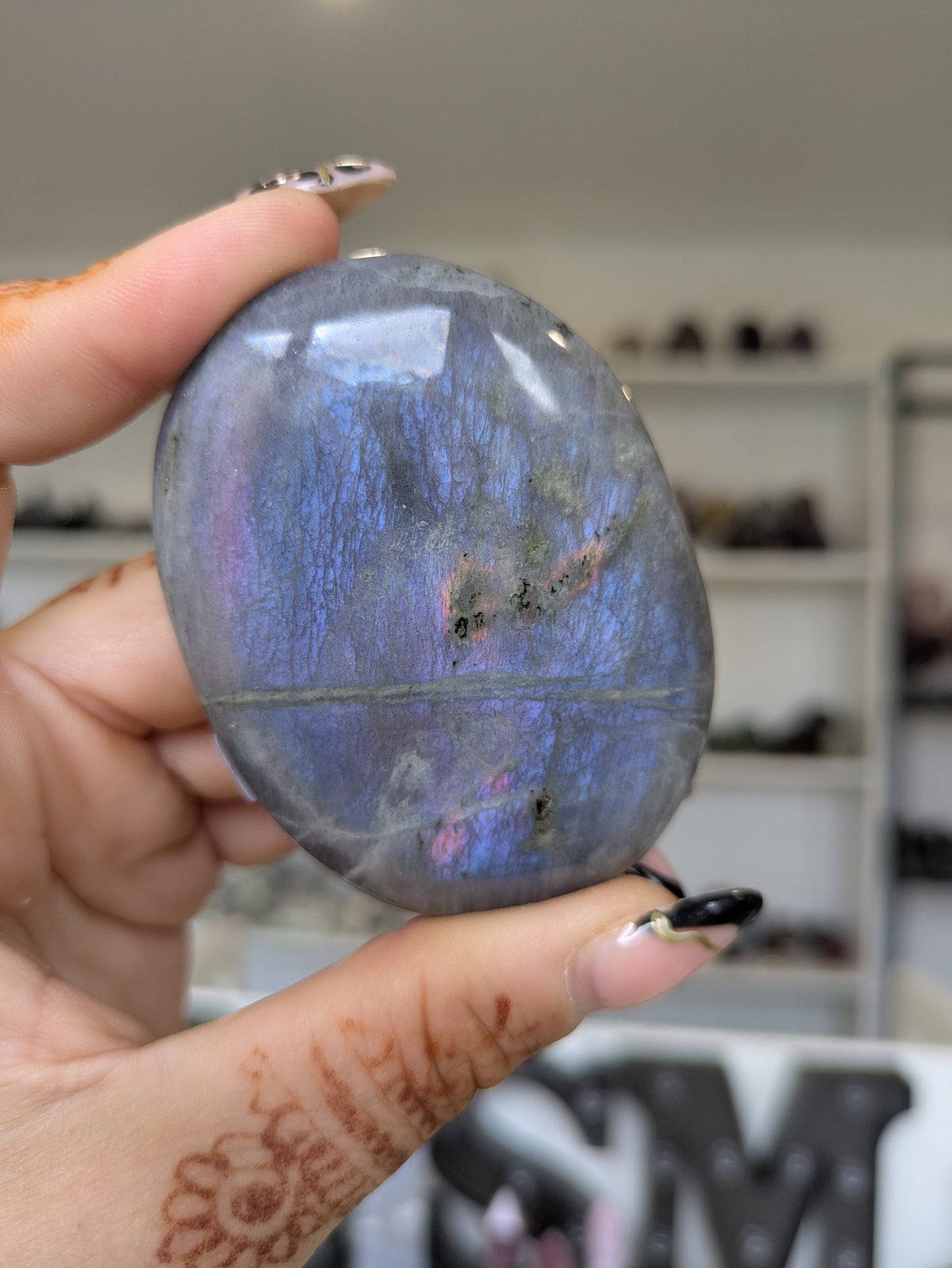 Large Labradorite palm ✨ Q