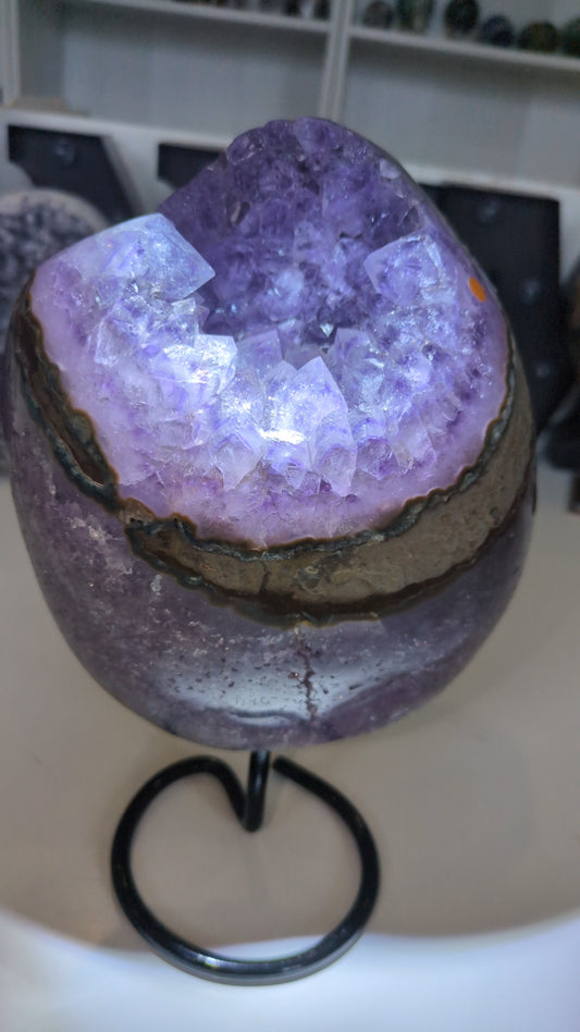 Large amethyst geode on stand ✨