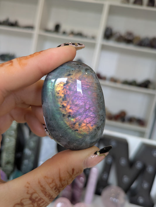 Labradorite palm ✨ C