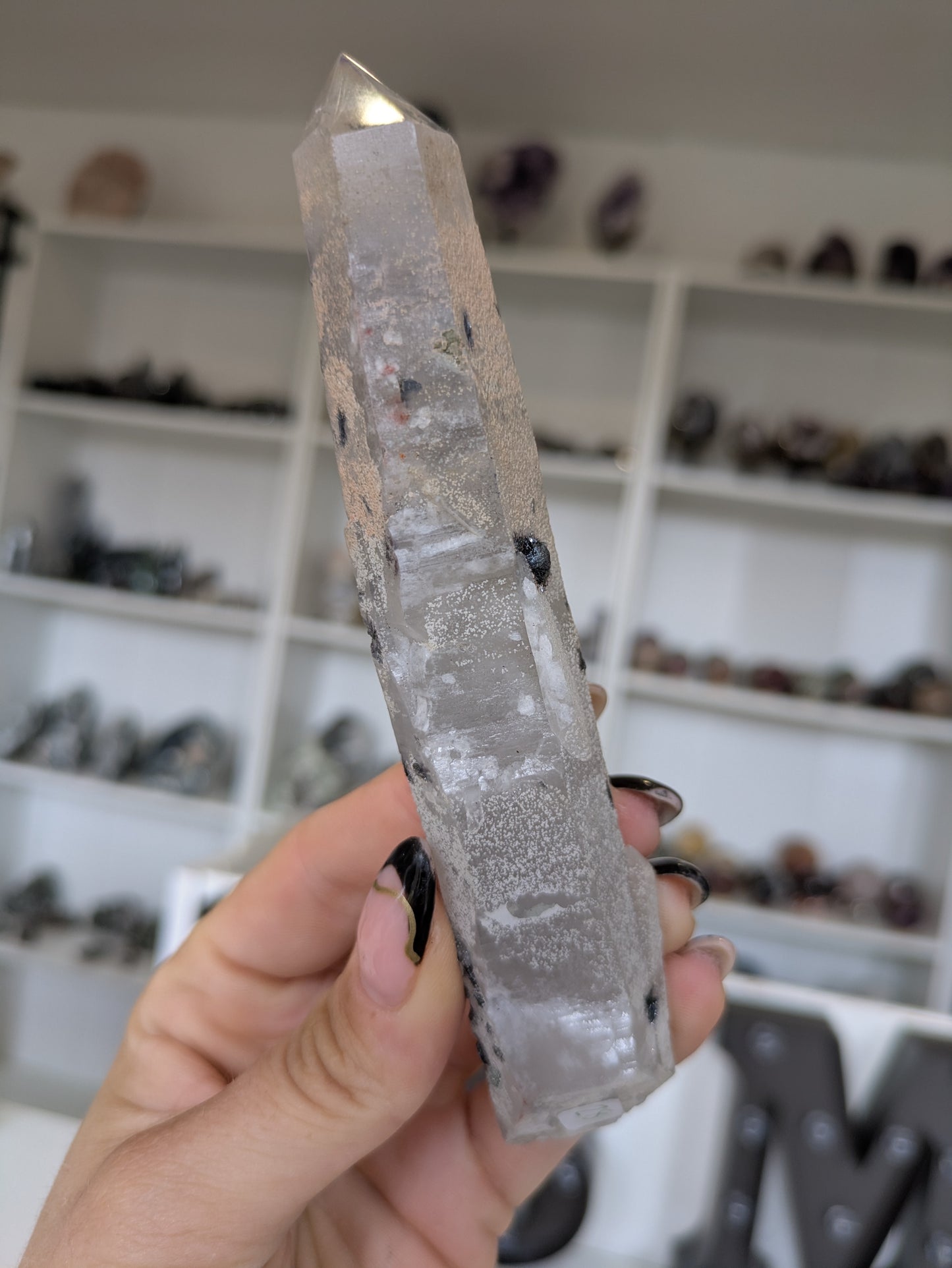 Raw quartz with speclurite ✨