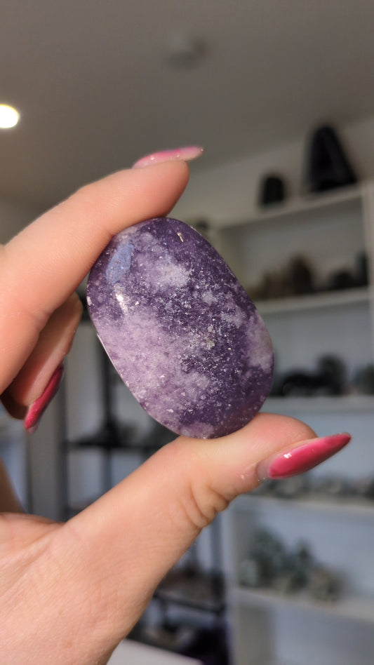 Lepidolite palm ✨