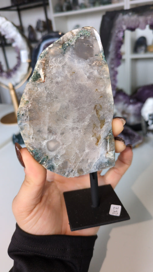 Agate with quartz on stand ✨ Z