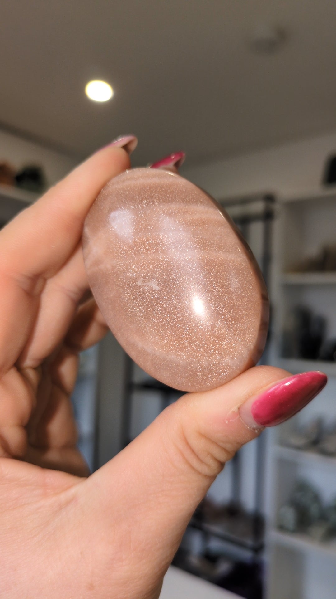 High quality peach moonstone/sunstone palm ✨