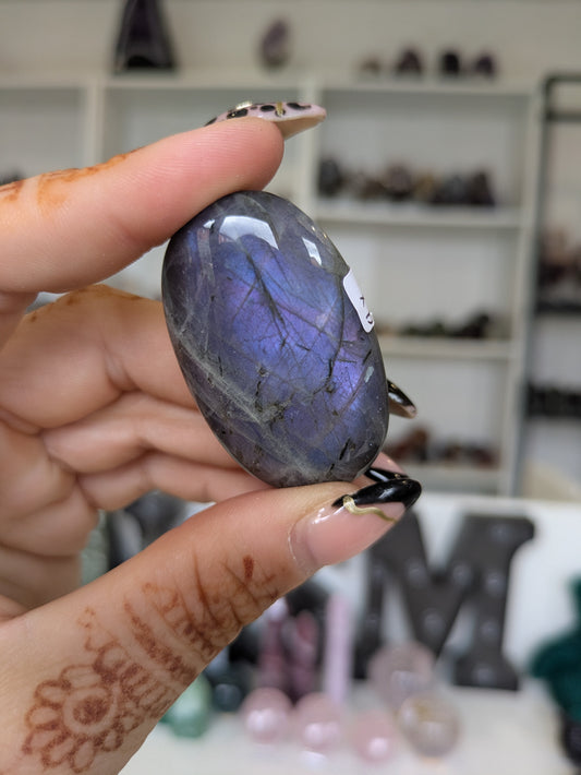 Labradorite palm ✨ X