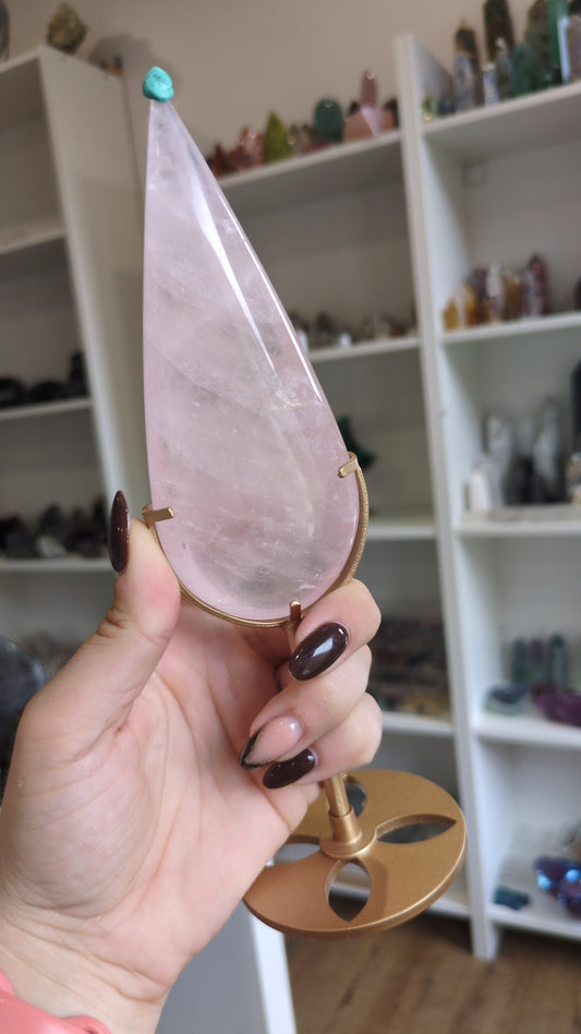 Rose quartz teardrop on stand A ✨