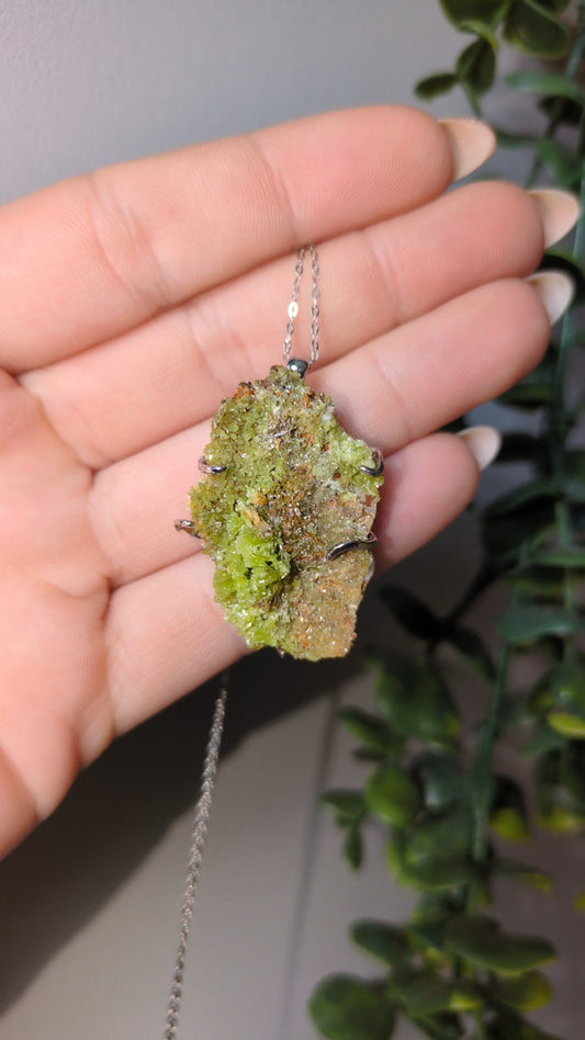 Pyromorphite pendant ✨