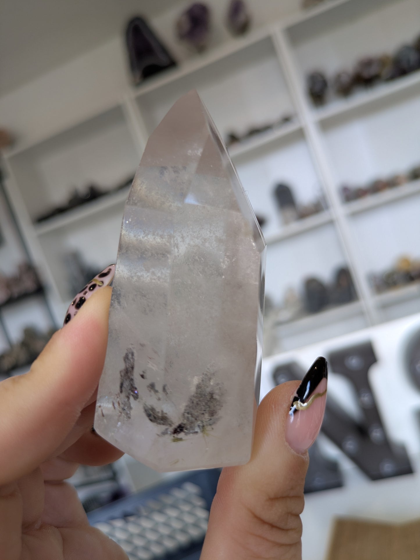 Quartz tower with rutile and garden inclusions