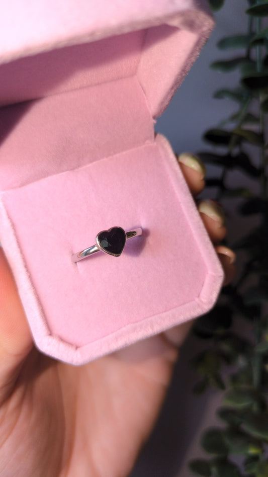 Black tourmaline heart ring ✨