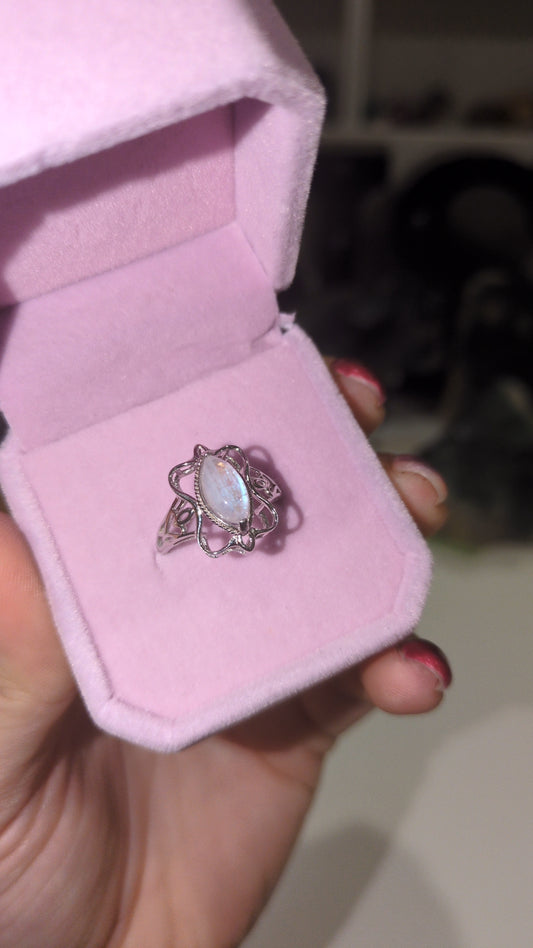 White moonstone ring ✨