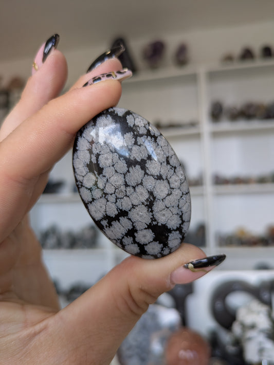 Snowflake obsidian palm ✨